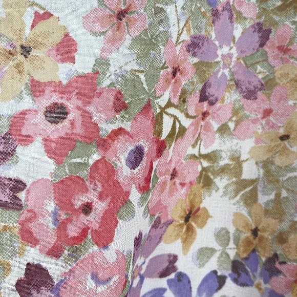 Live 4 Truth Floral Blouse Size M‎ EUC, Puffy Sleeves & Elastic Waist - Picture 3 of 9